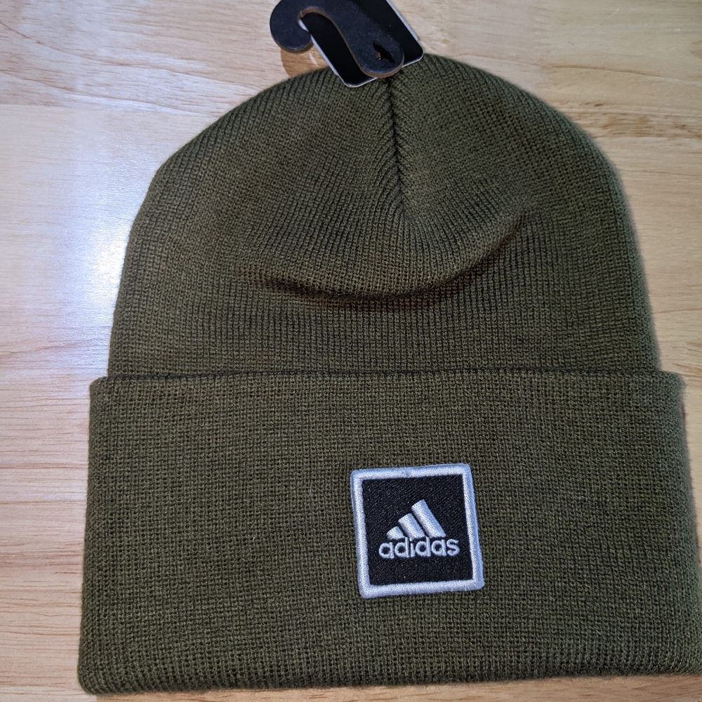 Adidas hat green(brand new with tag)